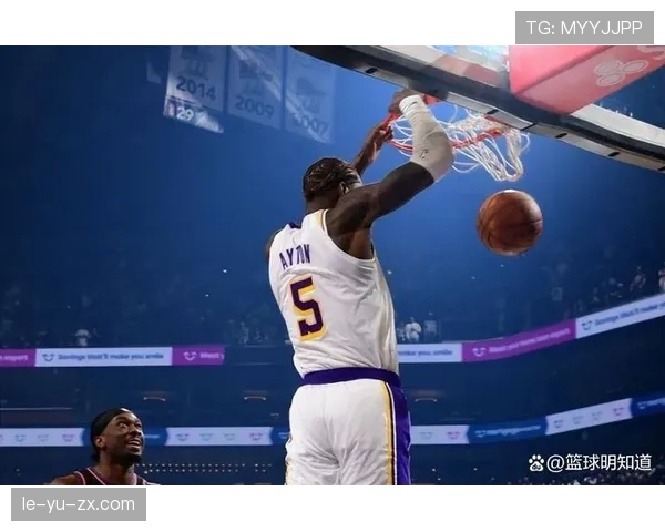 艾顿强势统治篮板赛场引领球队逆袭取胜