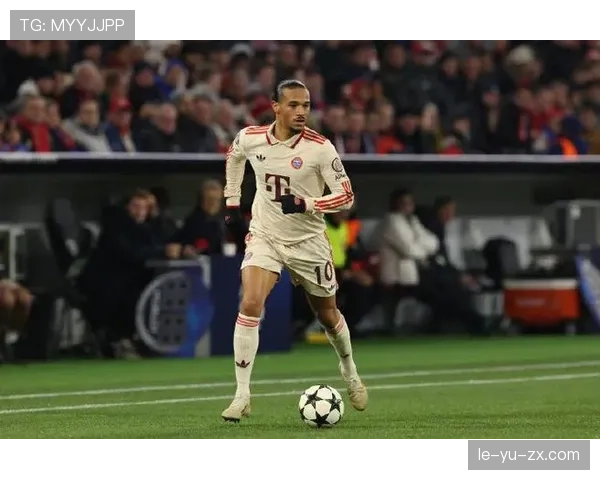 萨内展现卓越速度与脚法,成为绿茵场上的风潮引领者 萨内展现卓越速度与脚法,成为绿茵场上的风潮引领者