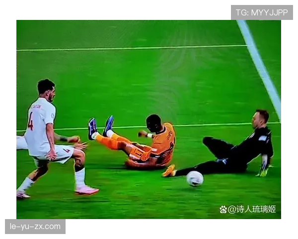 某球员轰入历史性进球助球队逆转取胜，再现经典足球时刻