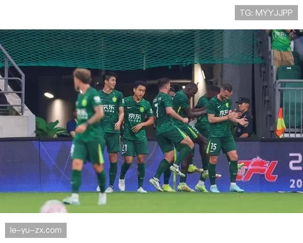 北京国安，所谓豪门再陷管理危机，球迷怒问：“换帅引援还是崩盘下滑？”