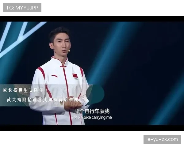 武大靖训练完直接啃冰块，这自律谁顶得住啊